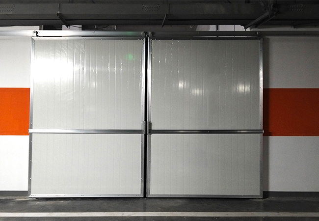 底下车库安装的经济款铝框车间门